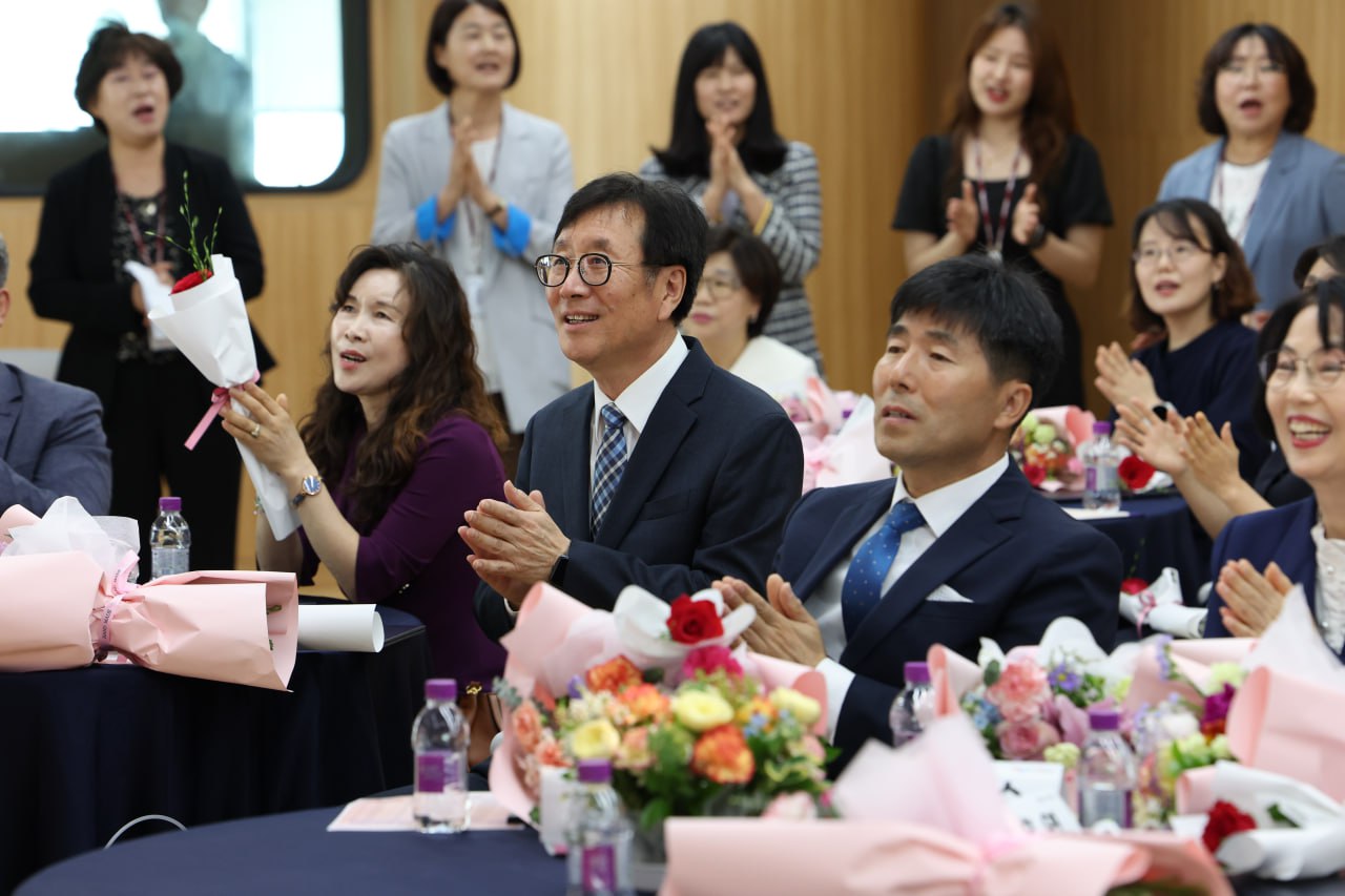 제43회 스승의 날 ‘정부포상 및 표창장’ 전수식2 이미지