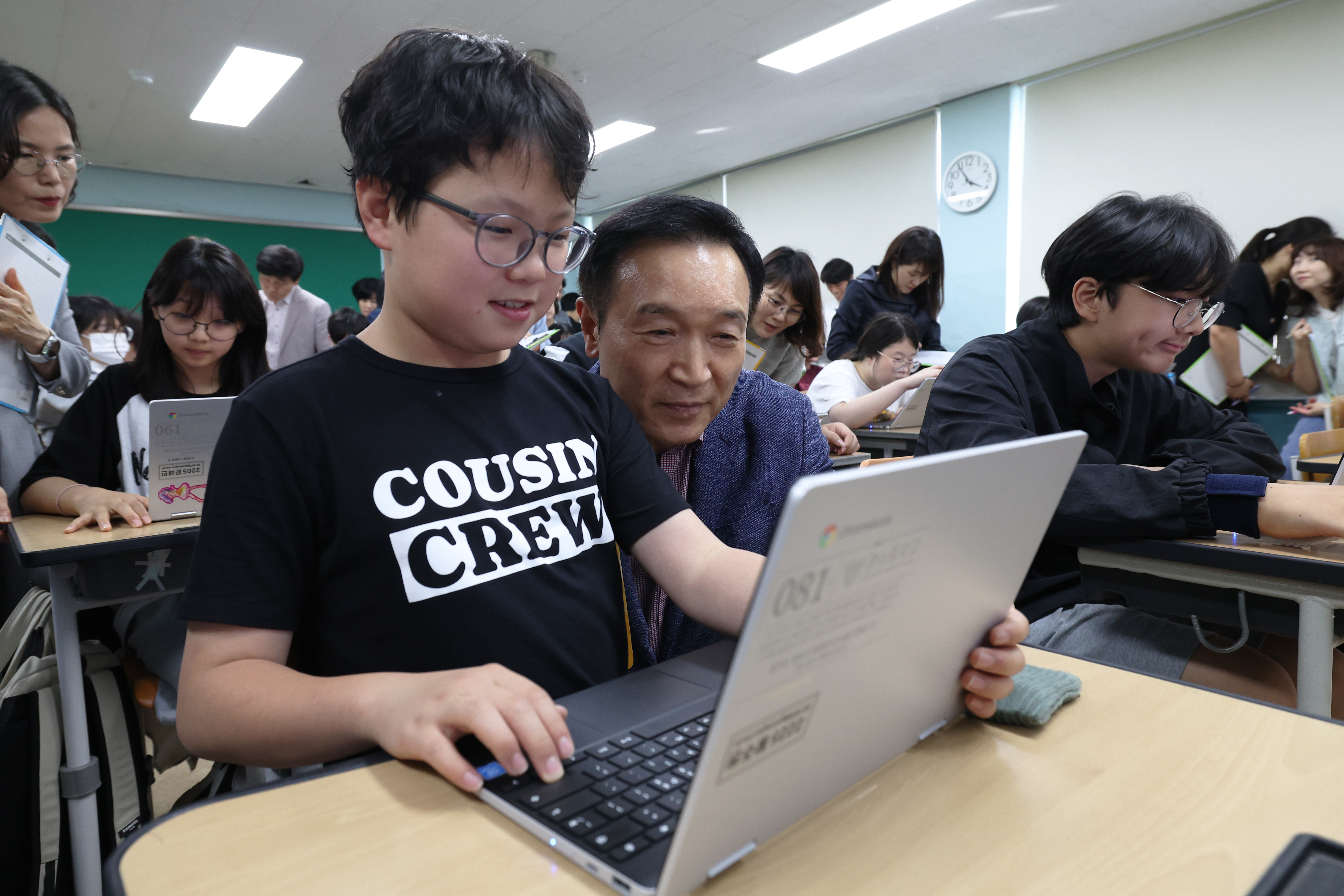 광주 광수중 인공지능(AI)을 활용한 '물질의 구성' 단원 과학 수업을 참관2 이미지