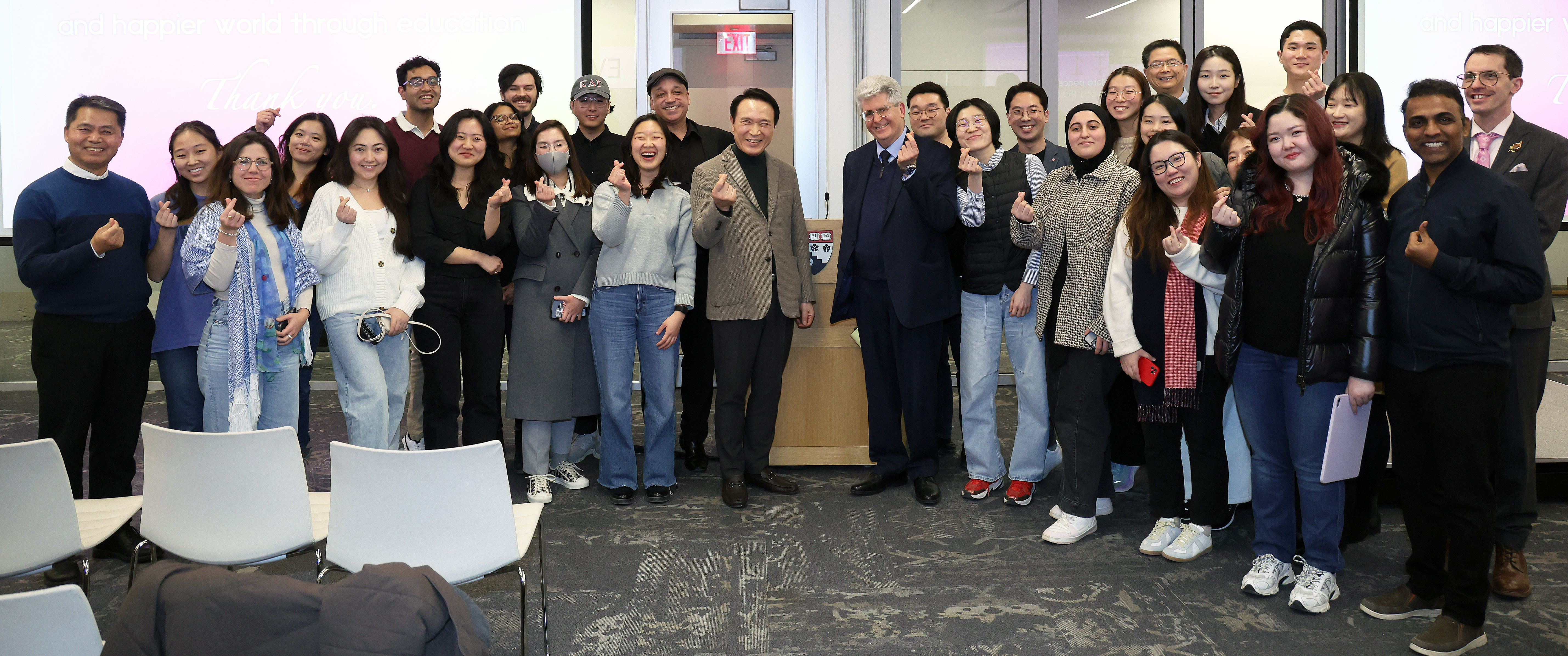 미국 하버드대 강단에서 