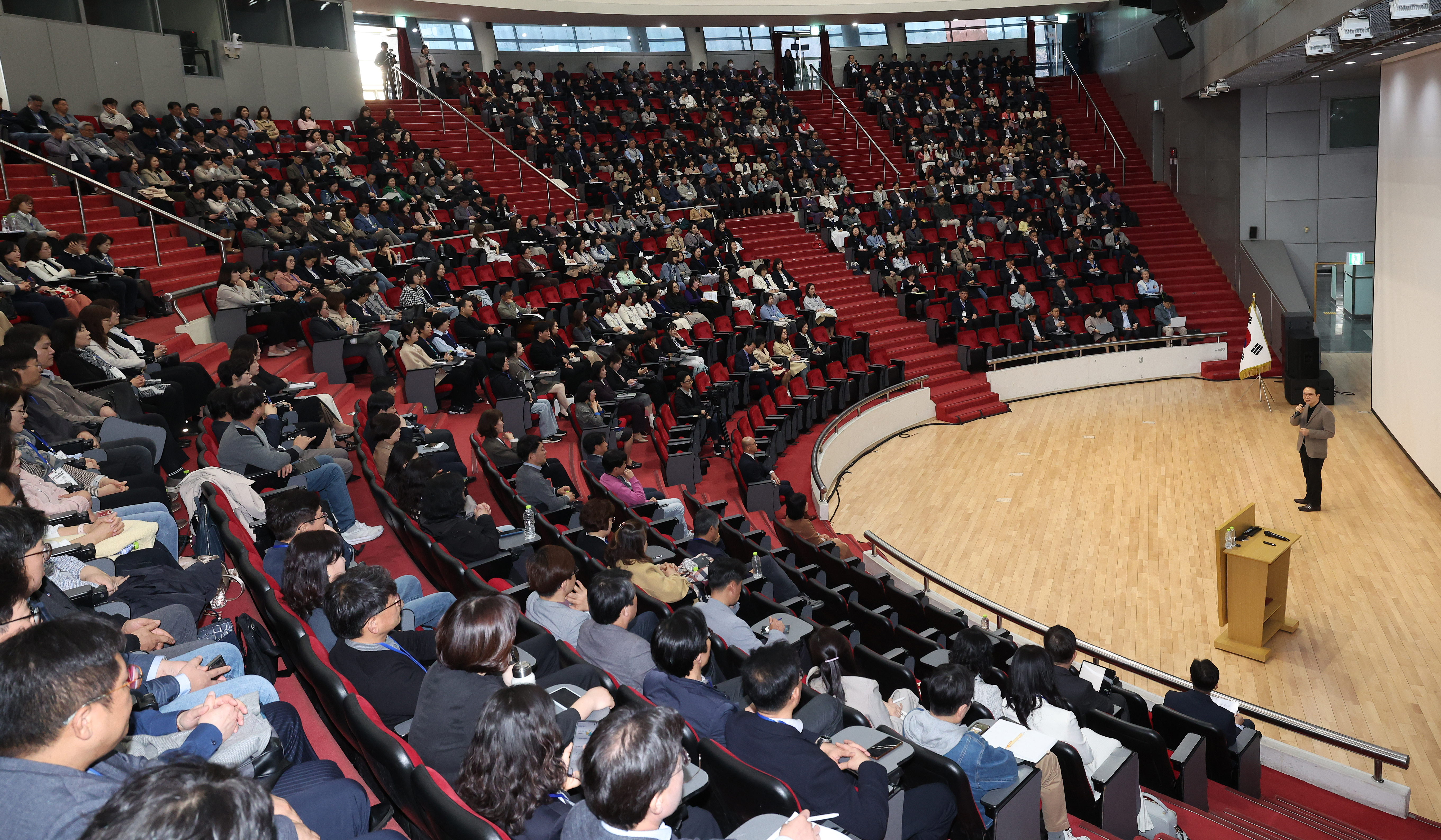 ‘2025 유·초·중등 교(원)장 자격연수(경기도정책과정)’ 특강1 이미지