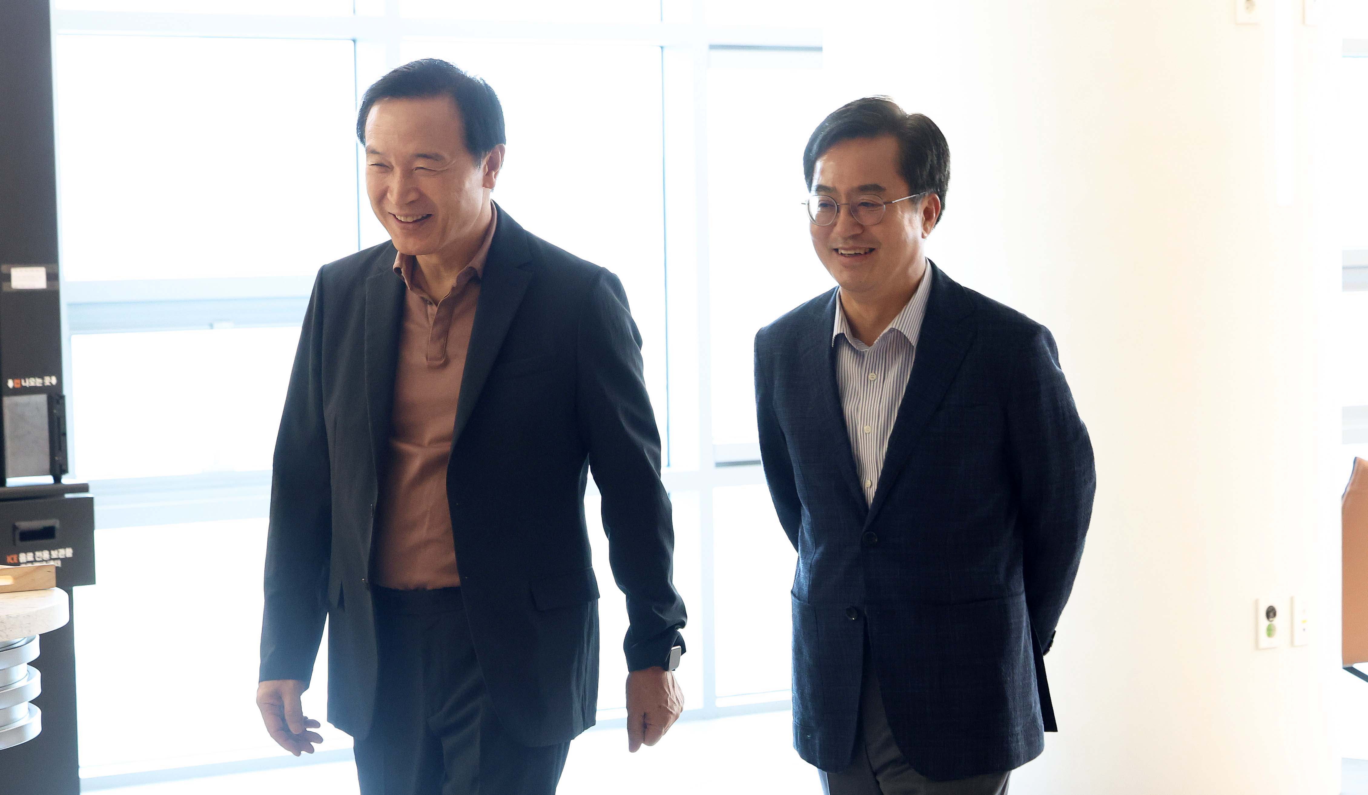 임태희 경기도교육감 김동연 경기도지사 만남3 이미지