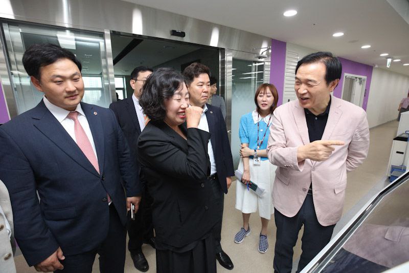 경기도의회 국민의힘 곽미숙 대표의원 신청사 이주 축하 방문2 이미지