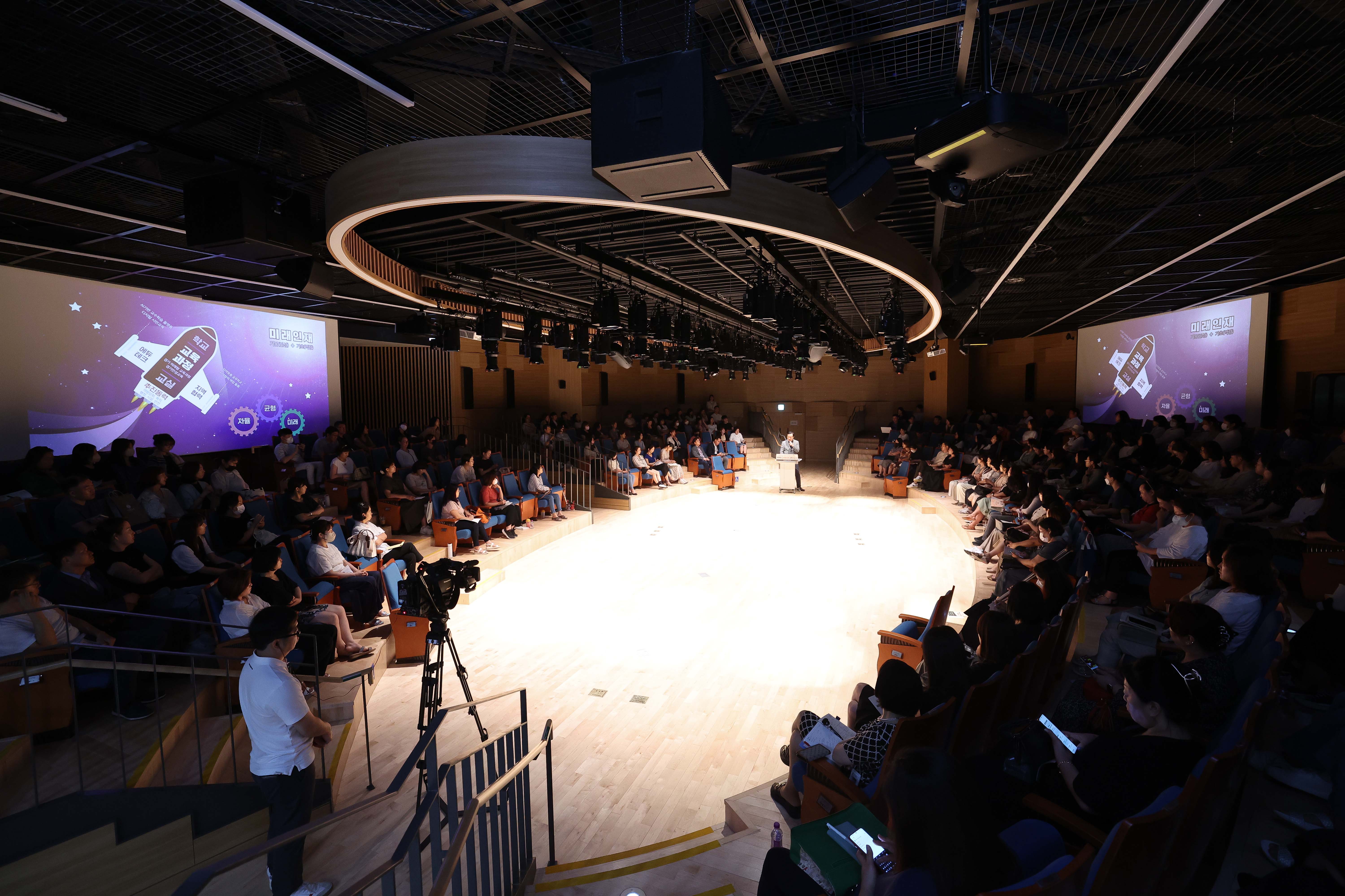 '학부모, 온 마음으로 교육을 품다'라는 온품 학부모 교육 특강2 이미지