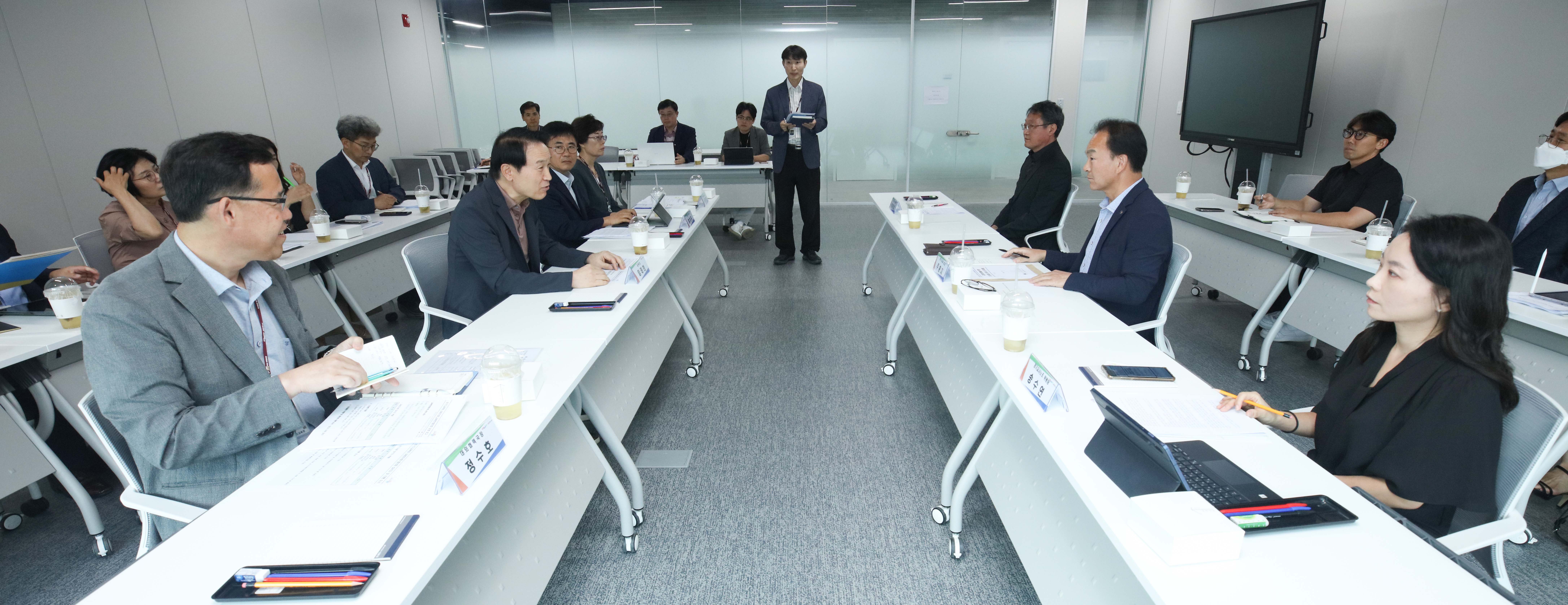 임태희 경기도교육감, 교직 3단체와 교원의 교육활동 보호 대책 협의2 이미지