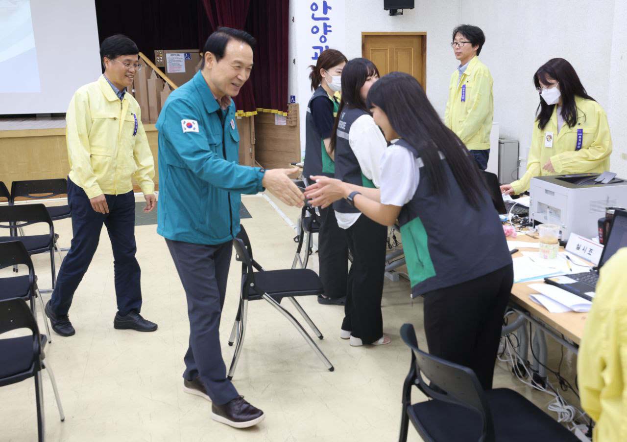 ‘2023 을지연습' 근무자들 격려2 이미지